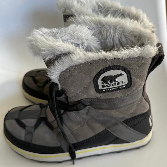 Sorel women’s black and grey fur lined boots - Picture 1 of 7